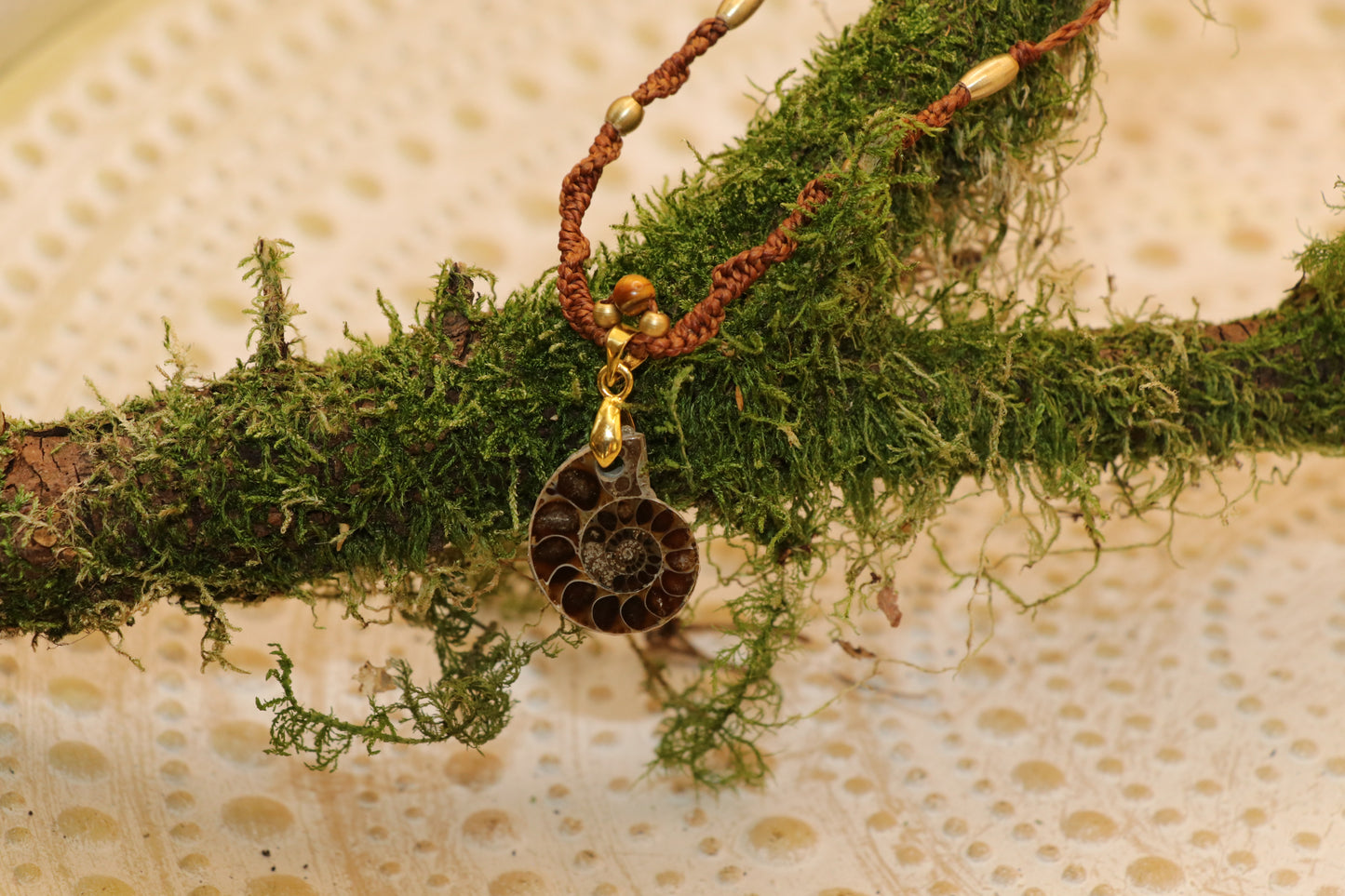 Makramee Kette mit Ammonit
